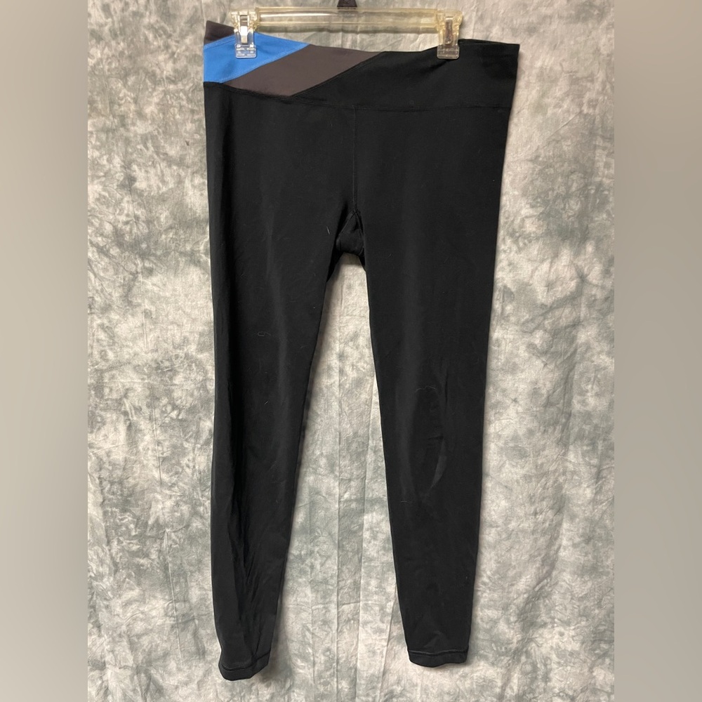 𝅺UNDER Armour exercise black pants Women